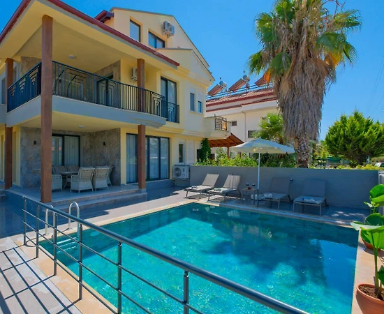 Fethiye Foça'da Merkezi Konumda, Özel Havuzlu, Modern Villa - 1