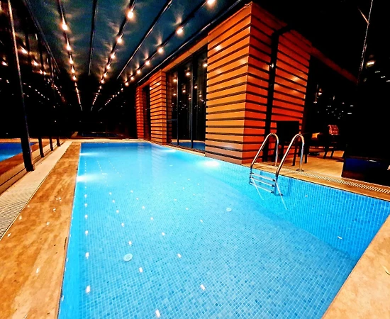 Sakarya Sapanca'da Geniş Bahçeli, Isıtmalı Havuzlu, Jakuzili Villa - 1