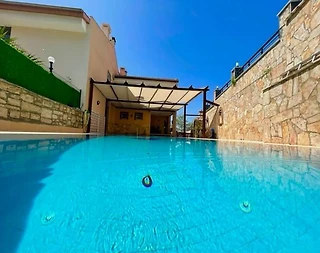 Aydın Kuşadası'nda Plaja Yakın Konumda, Özel Havuzlu, Kiralık Villa - 1