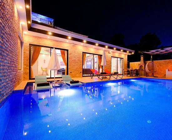 Kaş İslamlar'da Modern Tasarımlı, Özel Havuzlu, Balayı Villası - 1