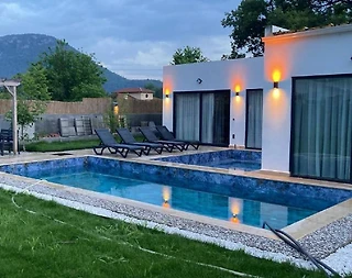 Muğla Fethiye'de Geniş Bahçeli, Özel Havuzlu, Kiralık Lüks Villa - 3