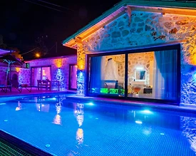 Kaş Sarıbelen'de Özenle Dekore Edilmiş, Özel Havuzlu, Taş Villa - 2