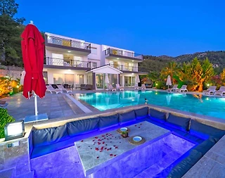 Kaş İslamlar'da Kalabalık Ailelere Uygun, Özel Havuzlu, Kiralık Villa - 1