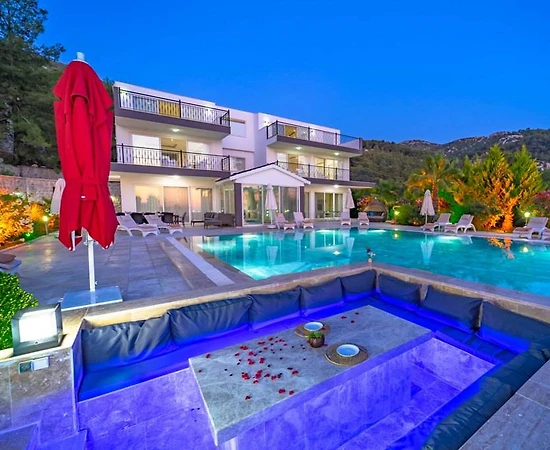 Kaş İslamlar'da Kalabalık Ailelere Uygun, Özel Havuzlu, Kiralık Villa - 1
