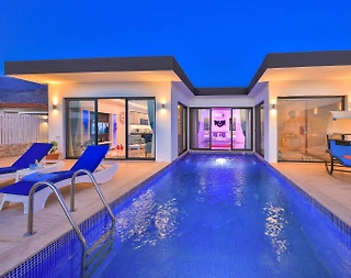 Kaş Üzümlü'de Doğa İçerisinde, Özel Havuzlu, Jakuzili, Balayı Villası - 1