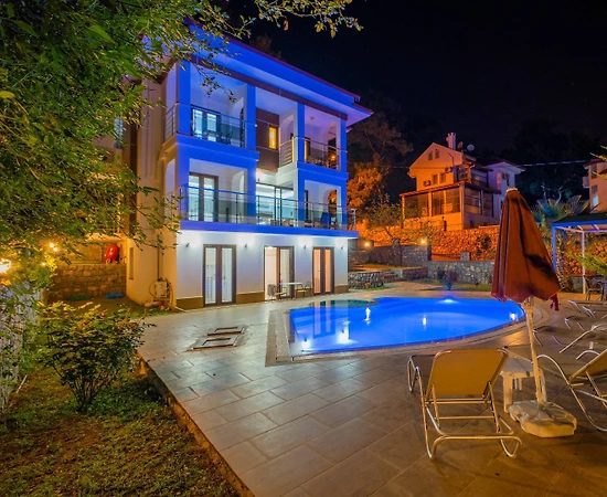Fethiye'de Kalabalık Ailelere Uygun, Özel Havuzlu, Şömineli Villa - 1