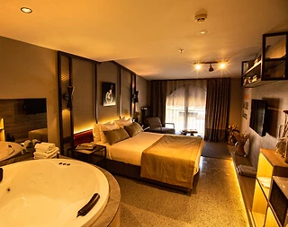 İstanbul Ataşehir'de Jakuzili, Konforlu, Lüks Suit - 1