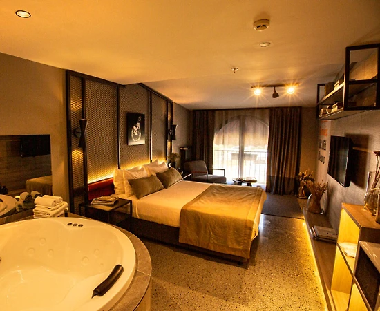 İstanbul Ataşehir'de Jakuzili, Konforlu, Lüks Suit - 1