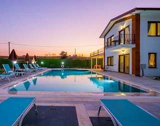 Fethiye Çiftlik'te Geniş Bahçeli, Özel Havuzlu, 12 Kişilik Kiralık Villa - 4