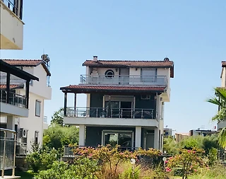 Kuşadası Güzelçamlı'da Ortak Havuzlu, Denize Yakın, Kiralık Villa - 1