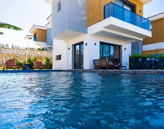 İzmir Çeşme'de Merkezi Konumda, Özel Havuzlu, Lüks Villa - 3