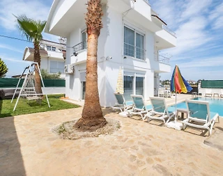 Serik Kadriye'de Geniş Bahçeli ve Özel Havuzlu, Kiralık Villa - 4