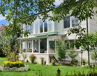 Nevşehir Merkez'de Yemyeşil Bahçeli, Modern Tasarımlı, Kır Evi - 1