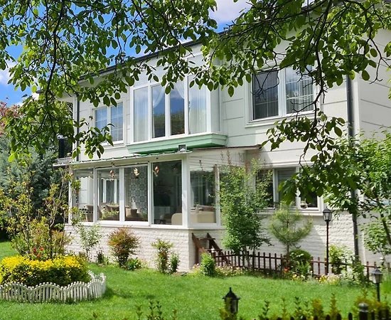 Nevşehir Merkez'de Yemyeşil Bahçeli, Modern Tasarımlı, Kır Evi - 1