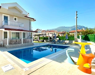 Muğla Dalyan'da Modern Mimarili, Geniş Havuzlu, Tatil Villası - 2