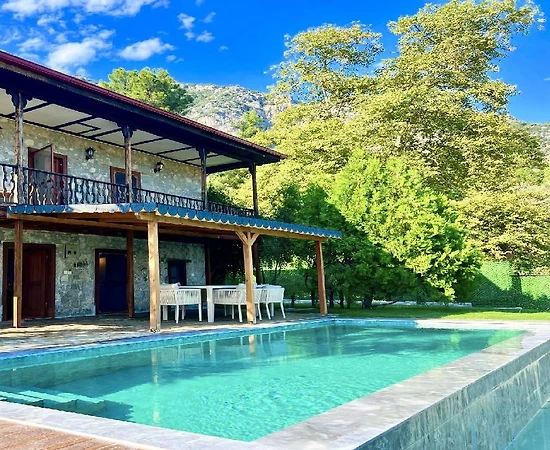 Fethiye Göcek'te Geniş Bahçeli, Özel Havuzlu, Otantik Villa - 1