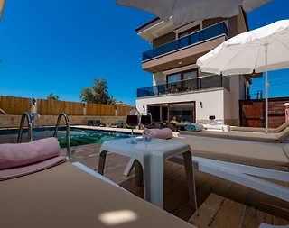 Demre'de Deniz Manzaralı, Havuzlu, Jakuzili ve Saunalı, Kiralık Villa - 3