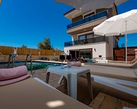 Demre'de Deniz Manzaralı, Havuzlu, Jakuzili ve Saunalı, Kiralık Villa - 3