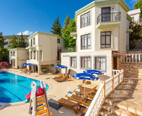Kaş Kalkan'da Doğa İçerisinde, Ortak Havuzlu, 2+1 Kiralık Villa - 1