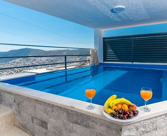 Kalkan Kördere'de Enfes Deniz Manzaralı, Serinleme Havuzlu, Lüks Suit - 1