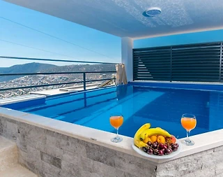 Kalkan Kördere'de Enfes Deniz Manzaralı, Serinleme Havuzlu, Lüks Suit - 1