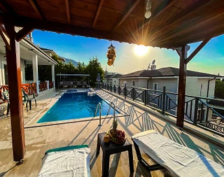 Sakarya Sapanca'da Geniş Bahçeli, Özel Havuzlu, Muhafazakar Villa - 5