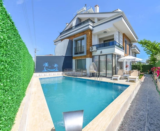 Muğla Fethiye'de Denize ve Merkeze Yakın, Özel Havuzlu, Jakuzili Villa - 1