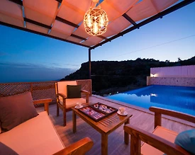 Kaş Aklar'da Muhteşem Deniz Manzaralı, Özel Havuzlu, Kiralık Villa - 2