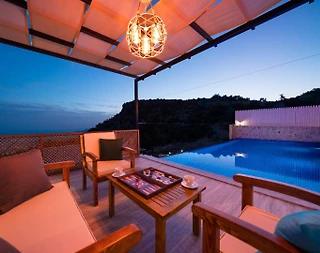 Kaş Aklar'da Muhteşem Deniz Manzaralı, Özel Havuzlu, Kiralık Villa - 2