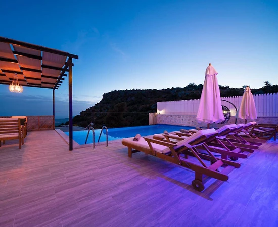 Kaş Aklar'da Muhteşem Deniz Manzaralı, Özel Havuzlu, Kiralık Villa - 1