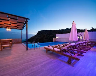 Kaş Aklar'da Muhteşem Deniz Manzaralı, Özel Havuzlu, Kiralık Villa - 1