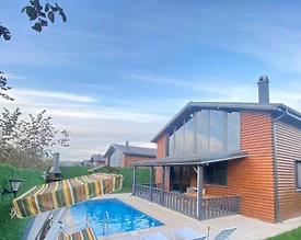 Maşukiye'de Doğa İçerisinde, Isıtmalı Özel Havuzlu, Konforlu Bungalov - 2