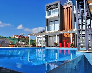 Fethiye Ölüdeniz'de Gözalıcı Mimarili, Özel Havuzlu, 4+1 Villa - 4
