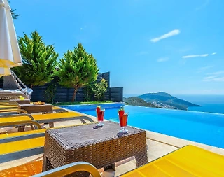 Kaş Kördere'de Doğanın Kucağında, Özel Havuzlu, Geniş Villa - 1