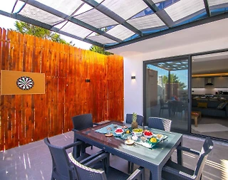 Kaş İslamlar'da Modern Tasarımlı, Özel Havuzlu, 3+1 Şık Villa - 3