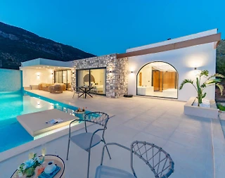 Kaş Gökçeören'de Deniz Manzaralı, Sonsuzluk Havuzlu, Modern Villa - 2