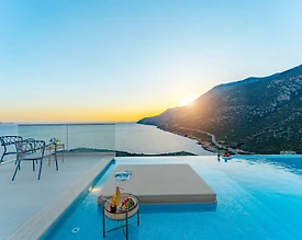 Kaş Gökçeören'de Deniz Manzaralı, Sonsuzluk Havuzlu, Modern Villa - 3