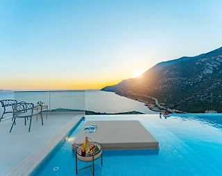 Kaş Gökçeören'de Deniz Manzaralı, Sonsuzluk Havuzlu, Modern Villa - 3