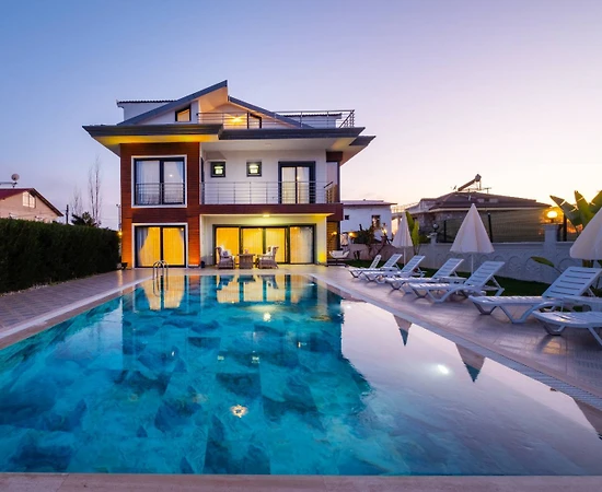 Fethiye Çiftlik'te Geniş Bahçeli, Özel Havuzlu, Lüks Villa - 1