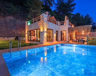 Fethiye Faralya'da Panaromik Deniz Manzaralı, Nezih Konumda, Kiralık Villa - 2