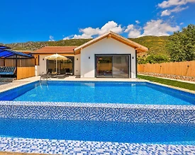 Kaş Sarıbelen'de Muhteşem Doğa Manzaralı, Özel Havuzlu, Kiralık Villa - 2
