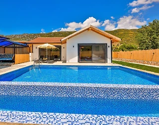 Kaş Sarıbelen'de Muhteşem Doğa Manzaralı, Özel Havuzlu, Kiralık Villa - 2