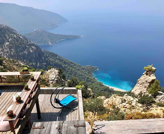 Fethiye Karaağaç'ta Göz Alıcı Manzaralı, Eşsiz Taş Ev - 1