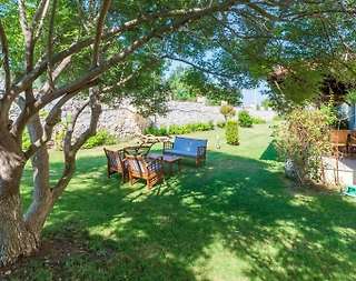 Didim Akbük'te Geniş Ailelere Uygun, Özel Plajlı, Bahçeli Şık Villa - 2