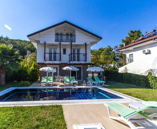 Fethiye Ölüdeniz'de Denize ve Plaja Yakın, Özel Havuzlu, Bahçeli Villa - 1