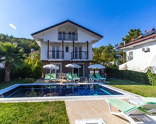 Fethiye Ölüdeniz'de Denize ve Plaja Yakın, Özel Havuzlu, Bahçeli Villa - 1