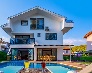 Fethiye Çiftlik'de Geniş Bahçeli, Özel Havuzlu, 4+1 Lüks Villa - 5