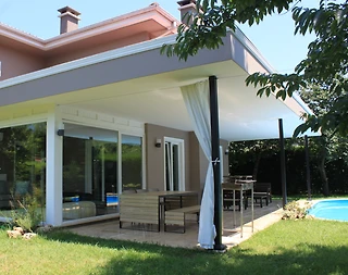 Sapanca Kırkpınar'da Yemyeşil Bahçeli, Özel Havuzlu, Modern Villa - 2