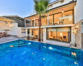 Kaş Kalkan'da Merkeze ve Deniz Yakın, Özel Havuzlu, Kiralık Villa - 2