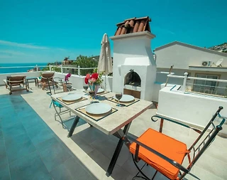 Kaş Kalkan'da Merkeze ve Denize Yakın, Jakuzili, 2 Kişilik Suit - 3